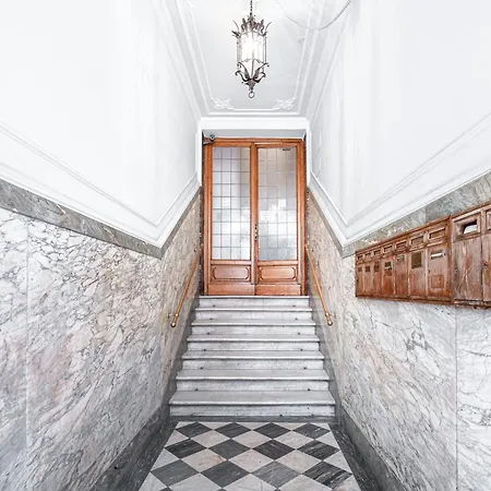 Four Seasons Martelli Luxury 50 M From Duomo