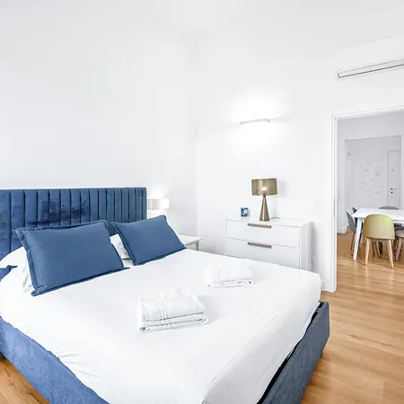 Four Seasons Martelli Luxury 50 M From Duomo Apartman *