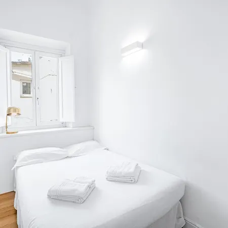 Four Seasons Martelli Luxury 50 M From Duomo