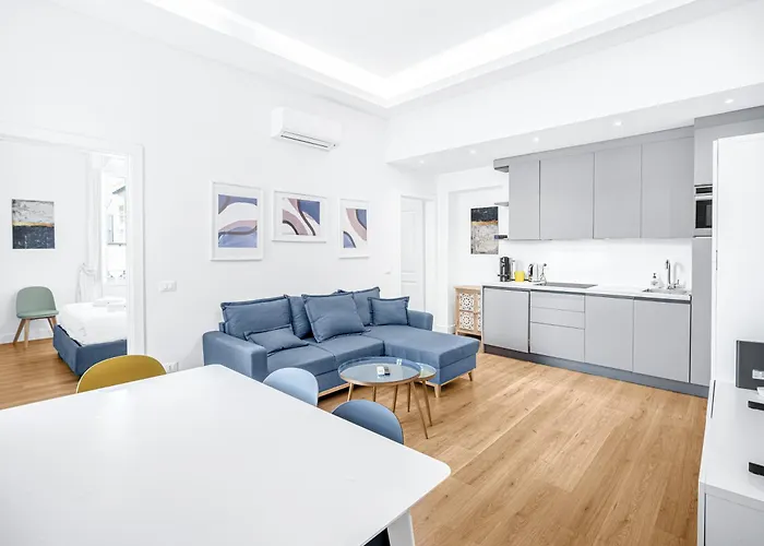 Four Seasons Martelli Luxury 50 M From Duomo *
